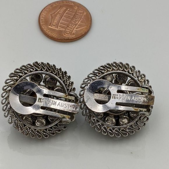 Vintage Austrian Purple Crystal Round Clip Earring - Picture 6 of 11